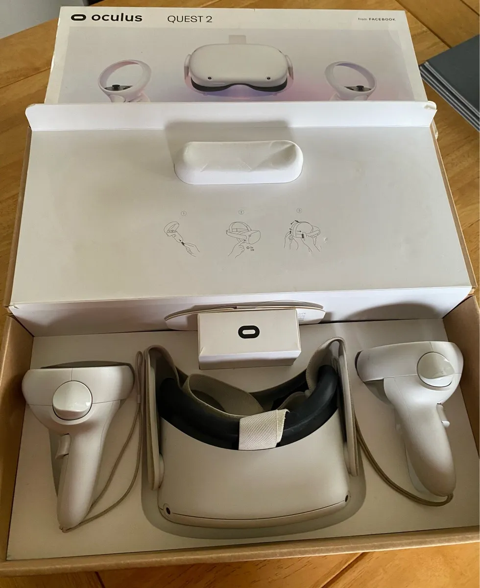 Oculus Quest 2 - Image 2