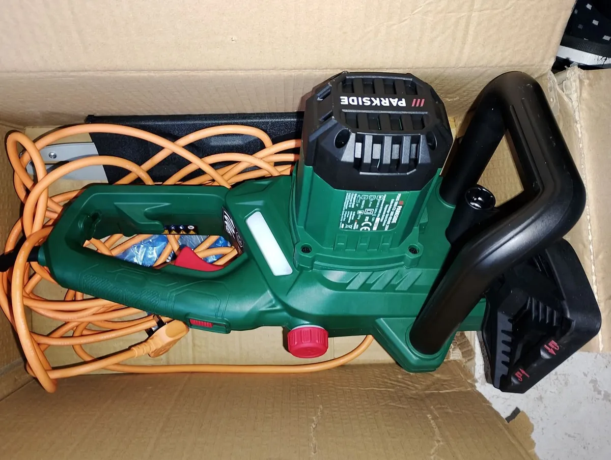 Electric Chainsaw - Image 2