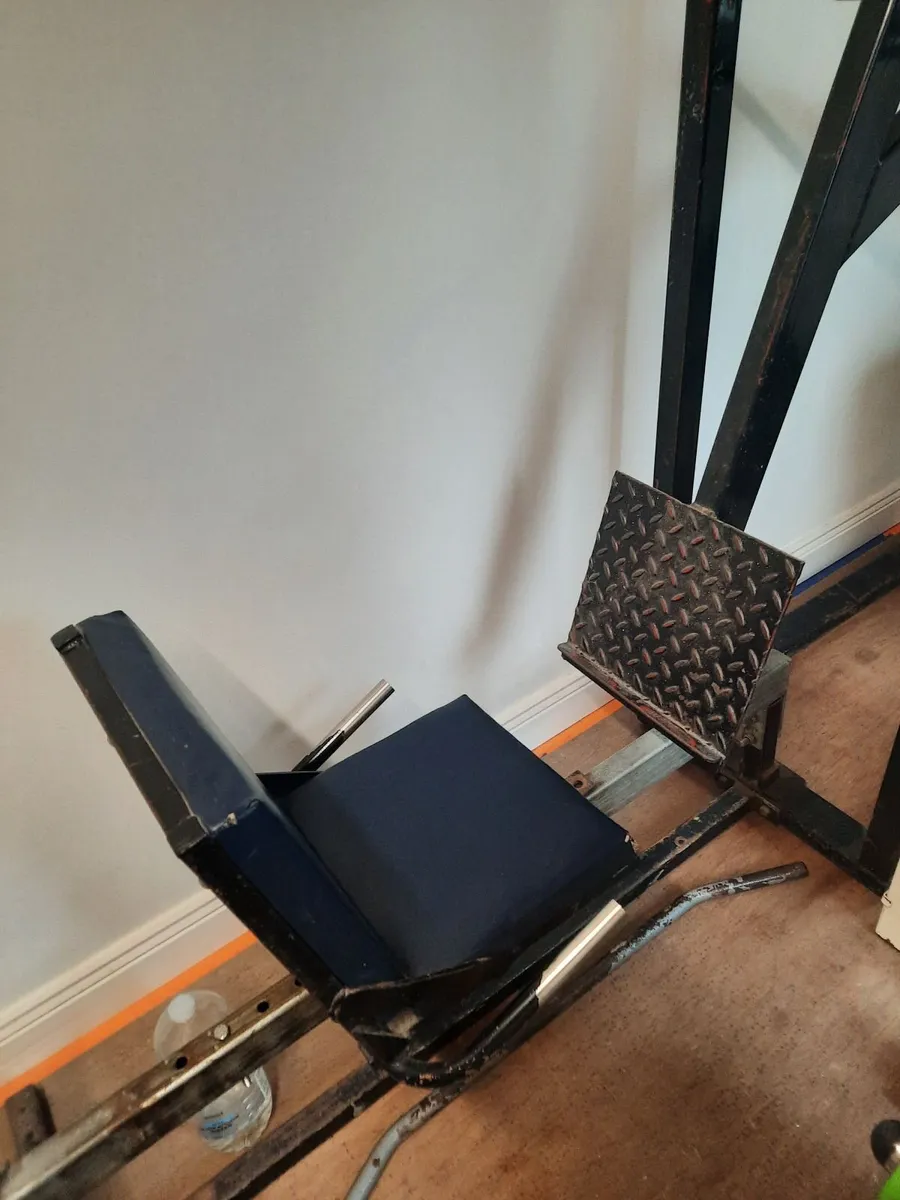 Leg press machine - Image 1