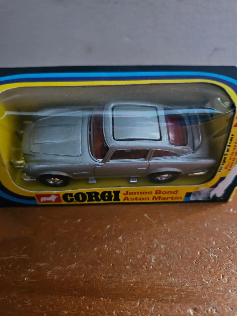 Corgi 1970's James Bond Aston Martin DB5 - Image 2