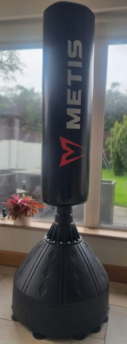 Boxing bag - freestanding punch bag