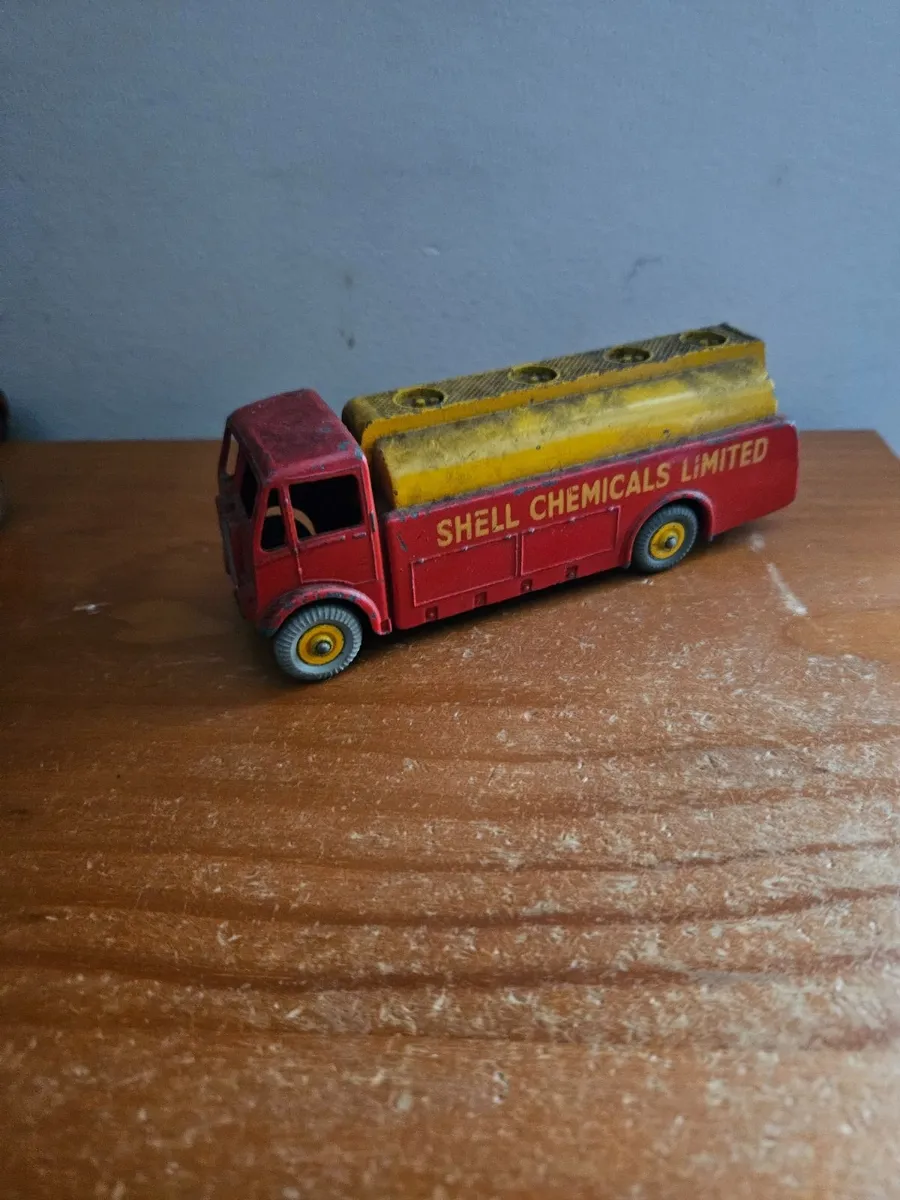 Dinky 1950's Shell Tanker - Image 1