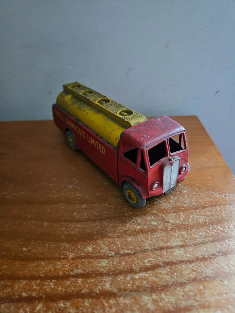Dinky 1950's Shell Tanker - Image 3