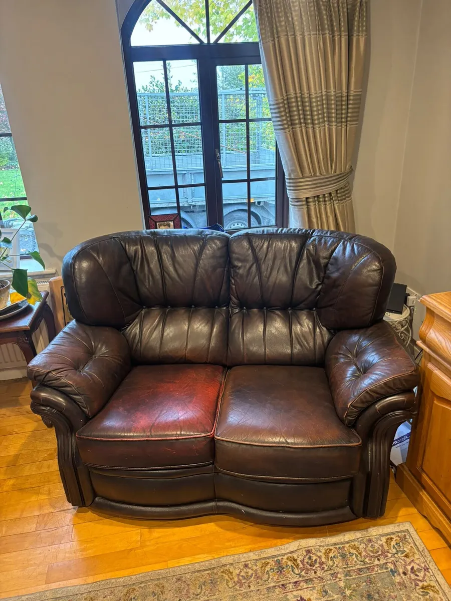 3 piece Leather suite of furniture - Image 1