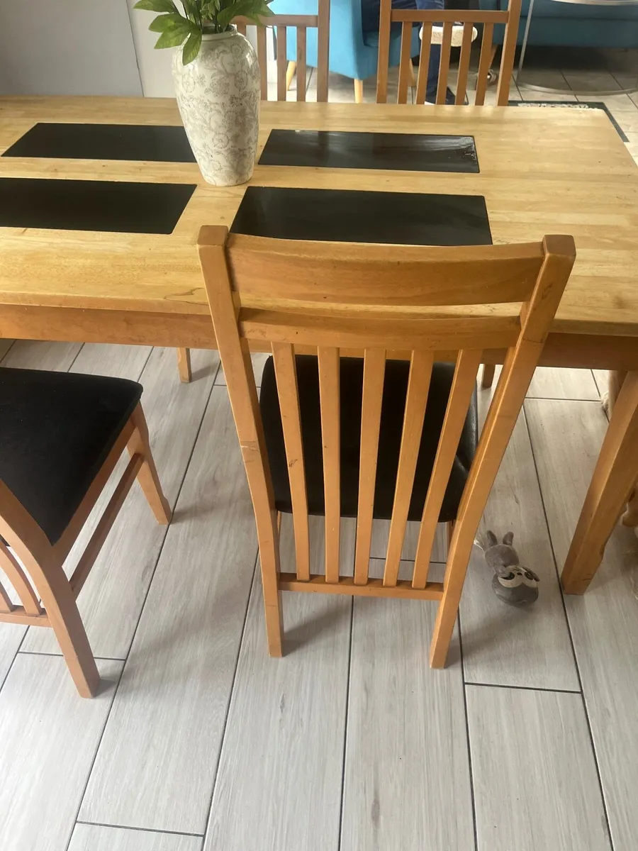 Table and chairs - Image 2