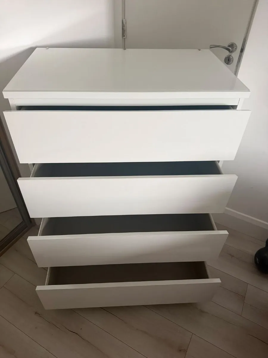 Ikeam malm chest 4 drawers 80x100cm  and glass top - Image 2