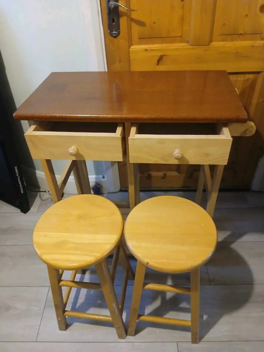 Breakfast Bar with 2 Stools - Image 4