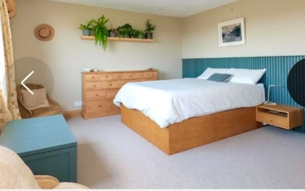 Bed frame - Image 1
