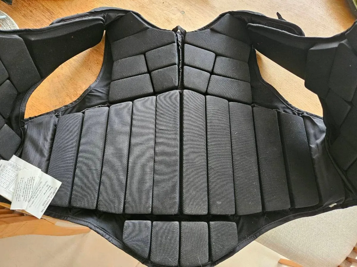 Child's horse riding back protector - Image 2