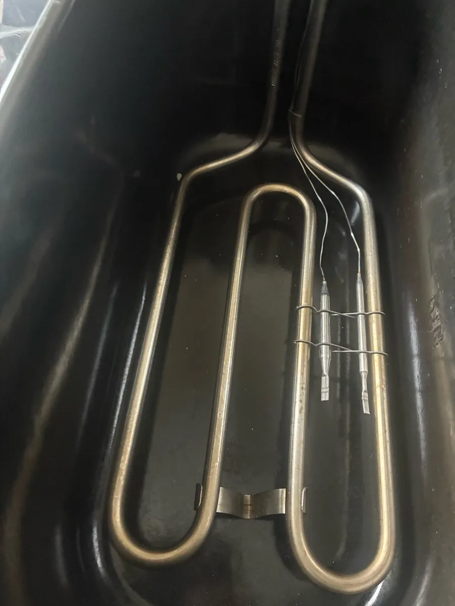 Double deep fat fryer in very good condition - Image 1
