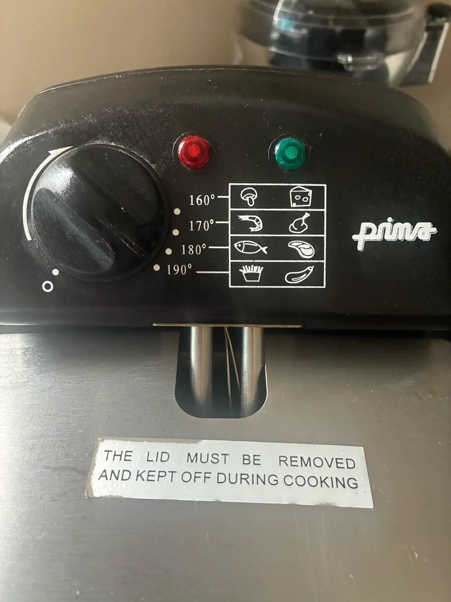 Double deep fat fryer in very good condition - Image 2