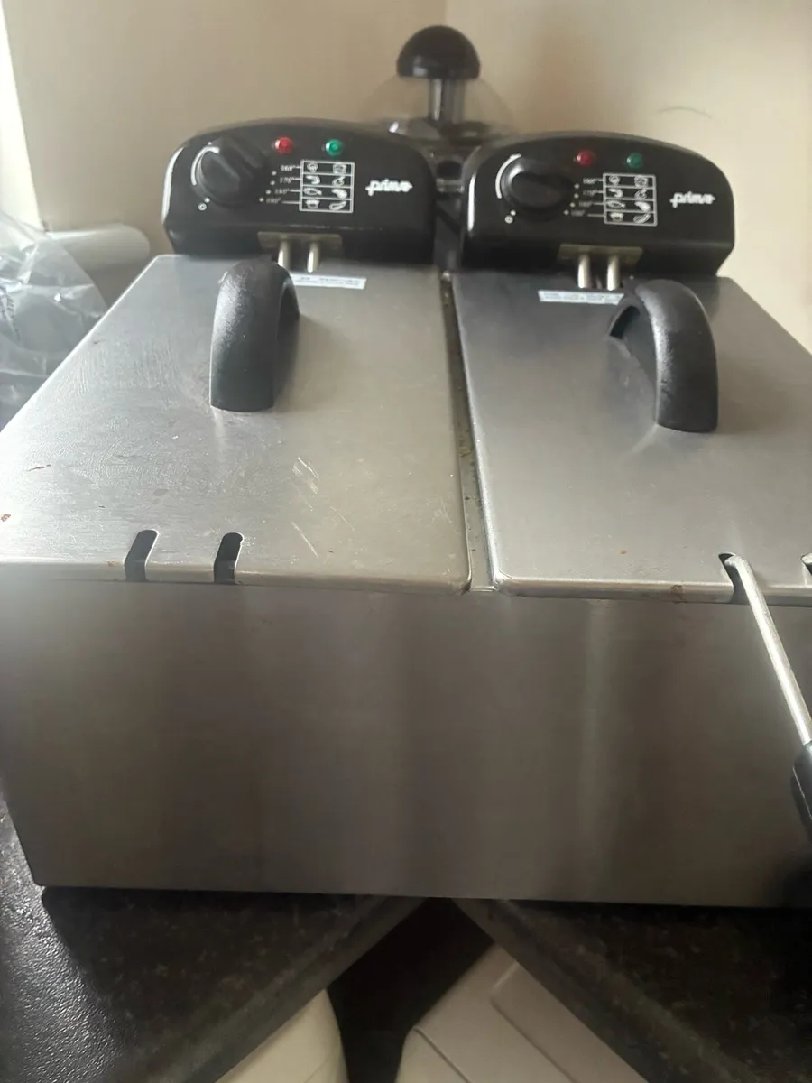 Double deep fat fryer in very good condition - Image 3