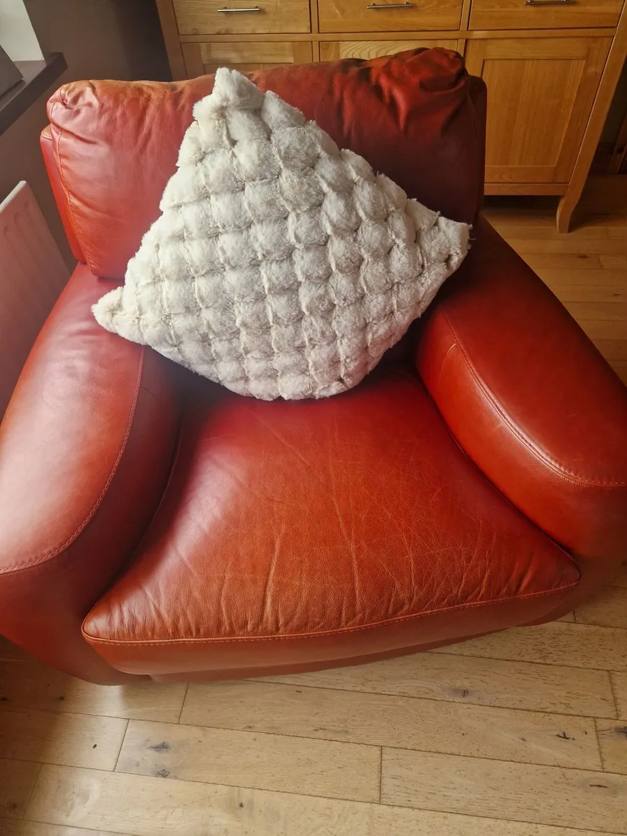 Italian Leather Suite - Image 4