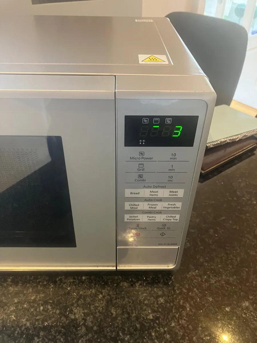 Microwave oven Panasonic 800 with Grill - Image 4