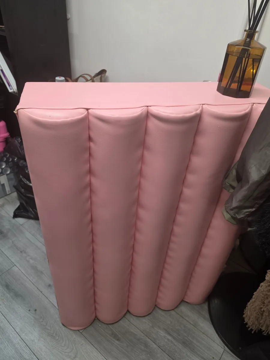 Salon furniture - Image 2