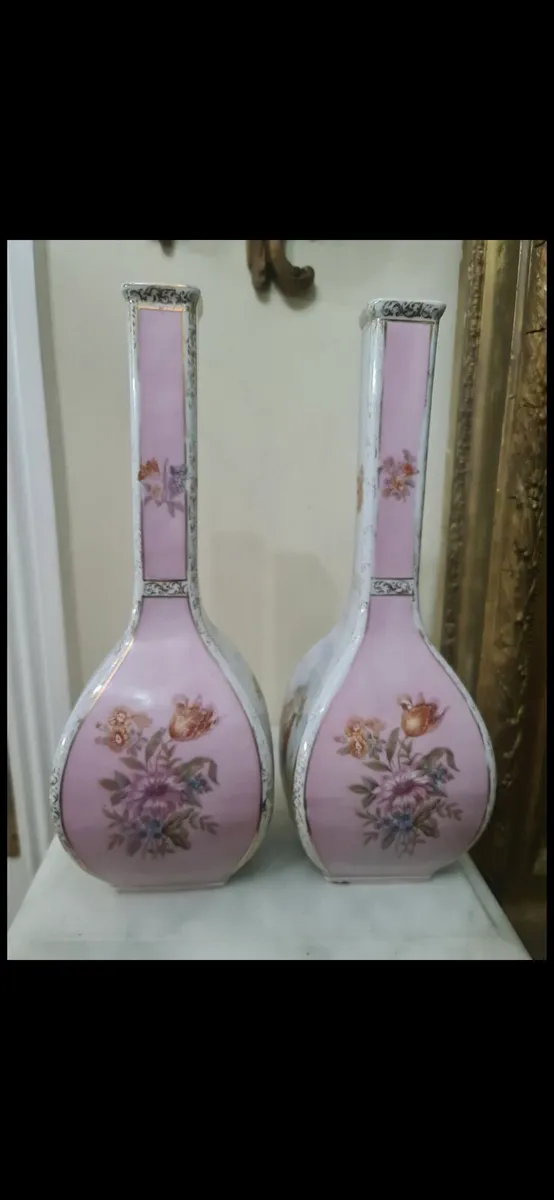 Antique vases - Image 1
