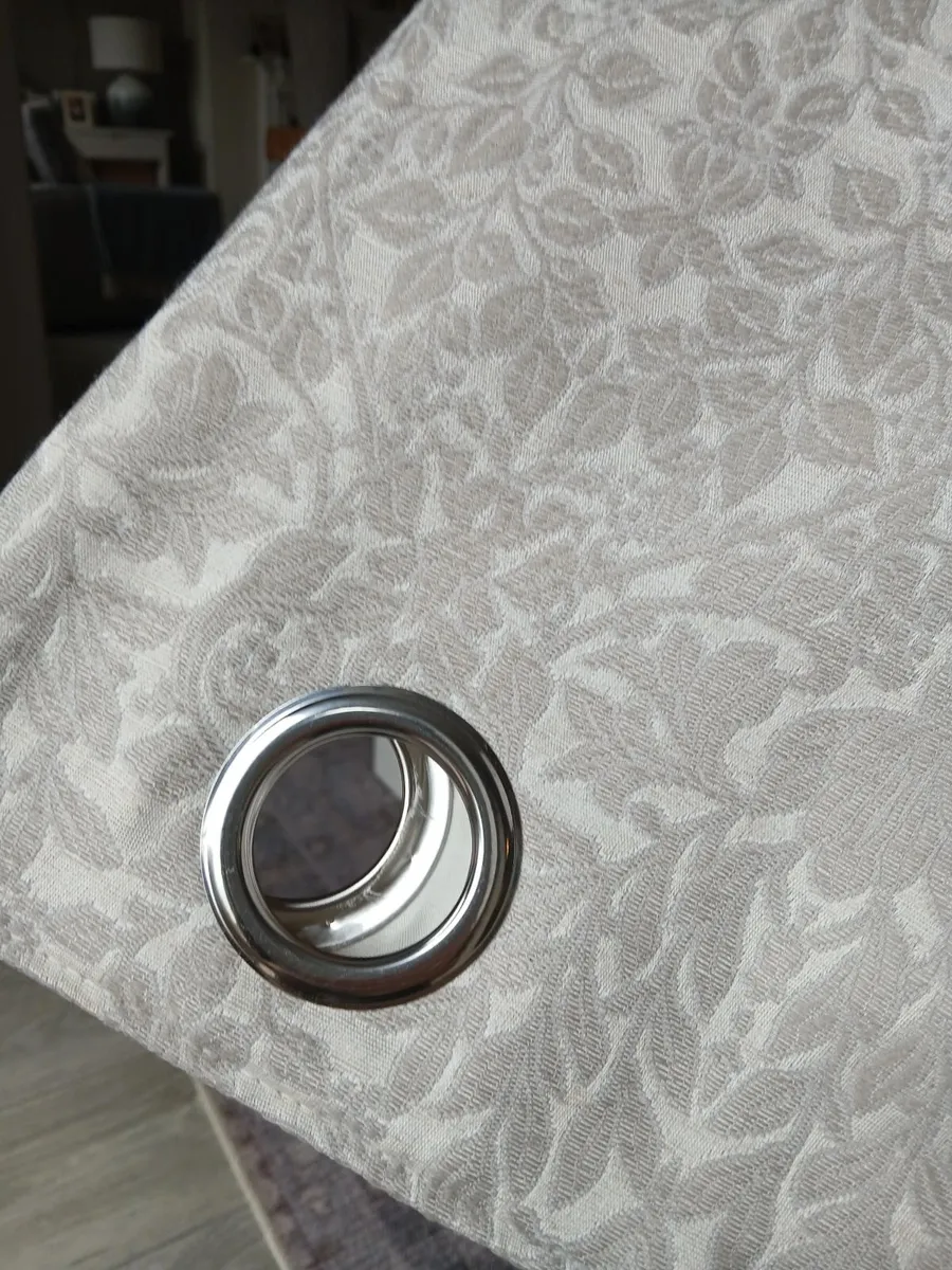 Curtains - Image 4