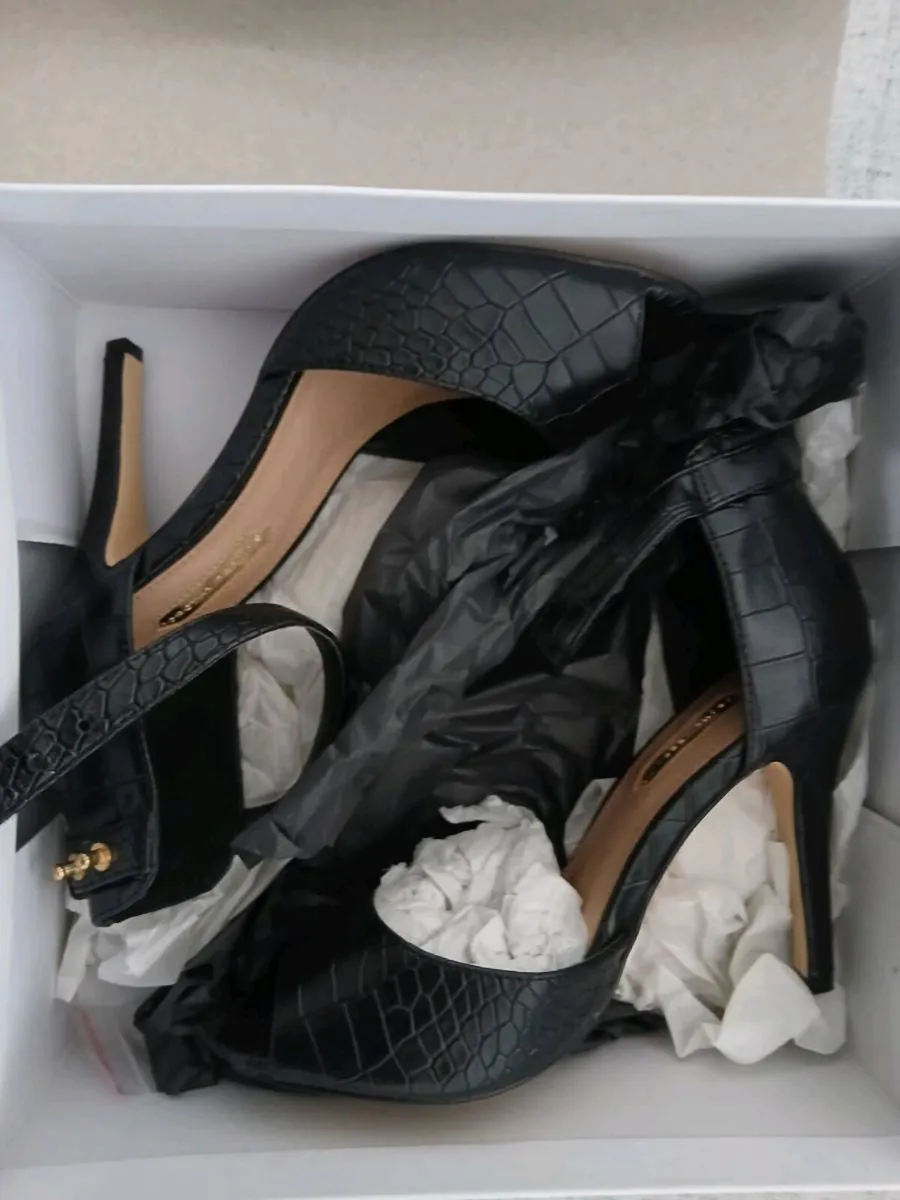 Brand new shoes - Image 1