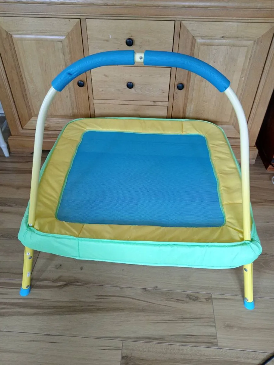 Kids indoor trampoline - Image 1