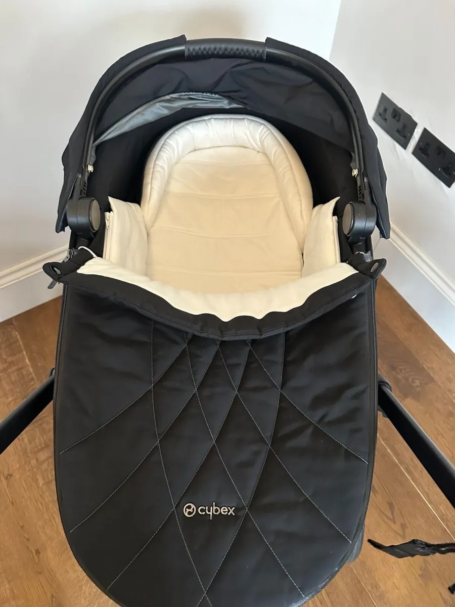 Cybex Priam Complete System – 2no ISOFIX bases - Image 2