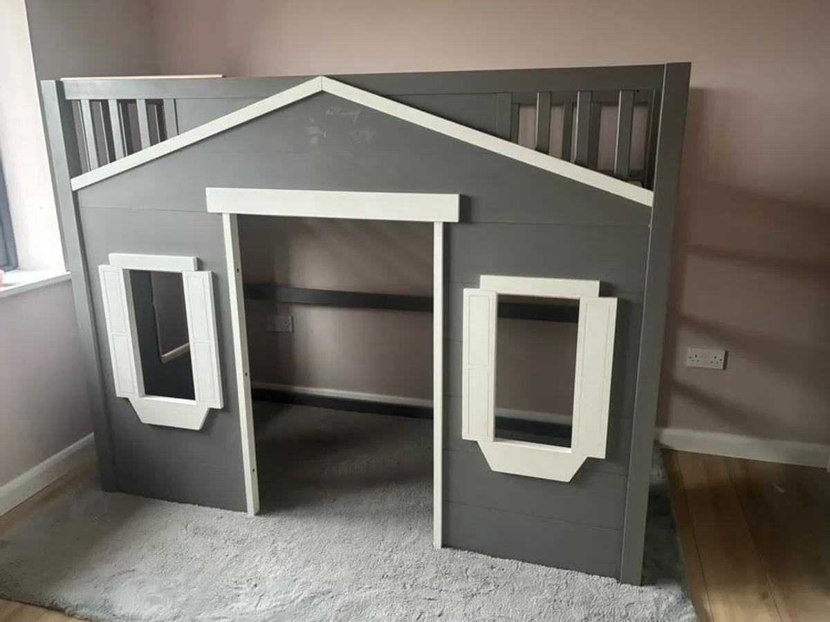 childrens bed - Image 1