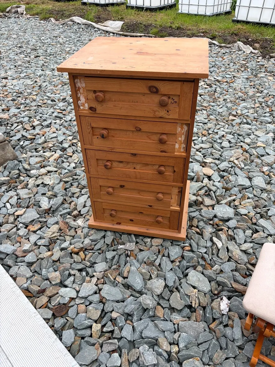pine chest of drawers - Image 1