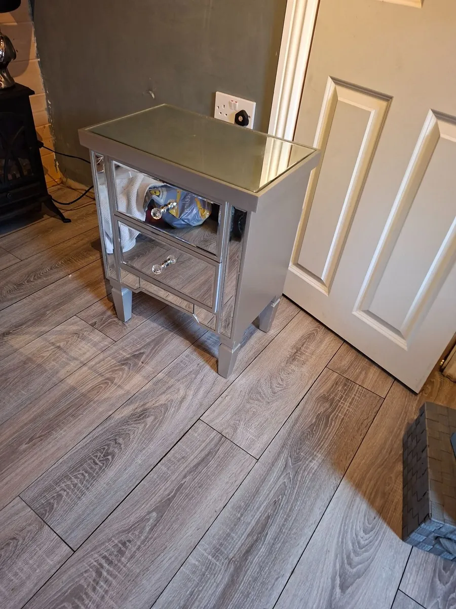 Mirrored bedside table - Image 2