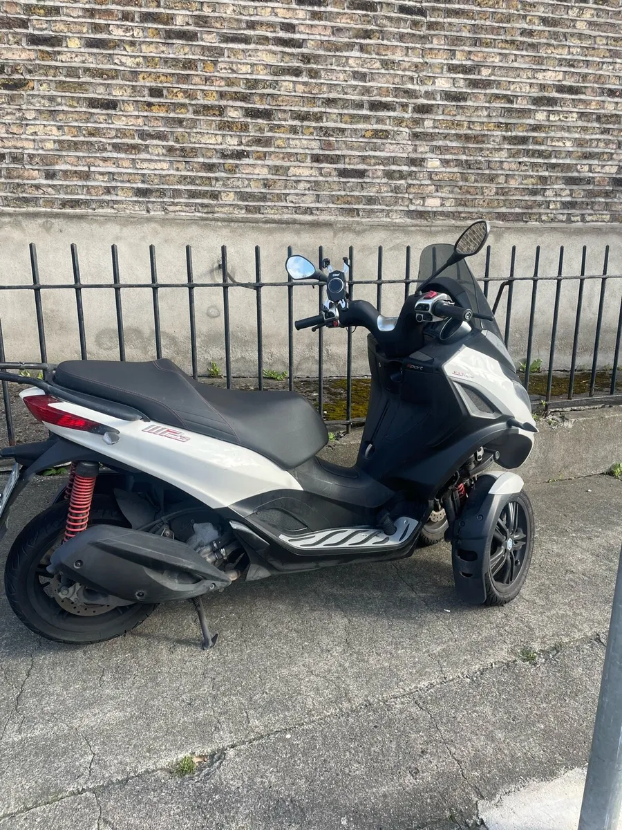 Piaggio MP3 300cc - Image 2