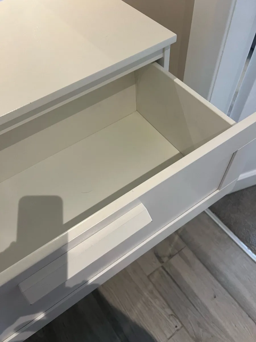 3 drawer deep chest of drawers - Image 1