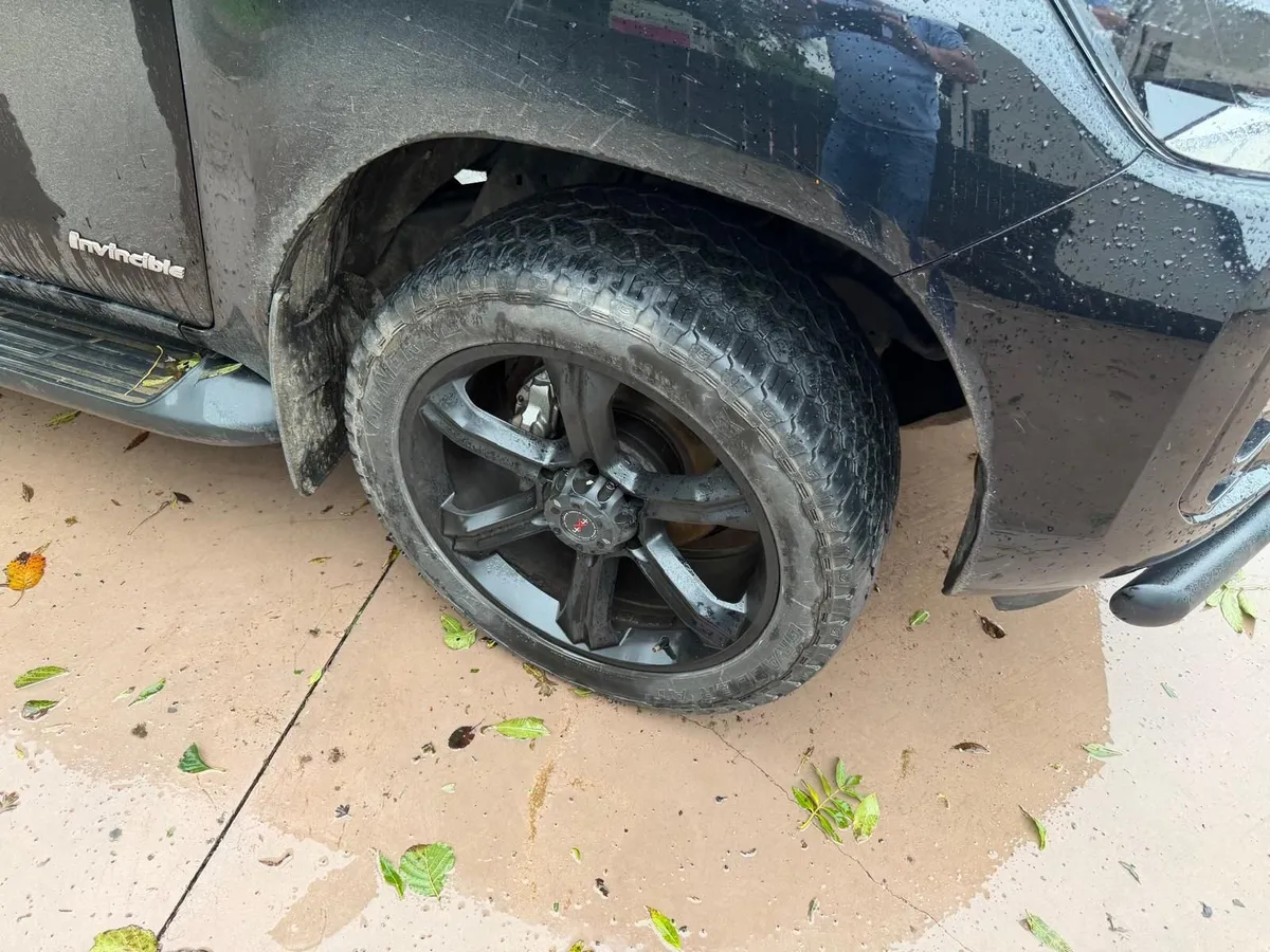 Toyota Hilux 2021 - Image 2