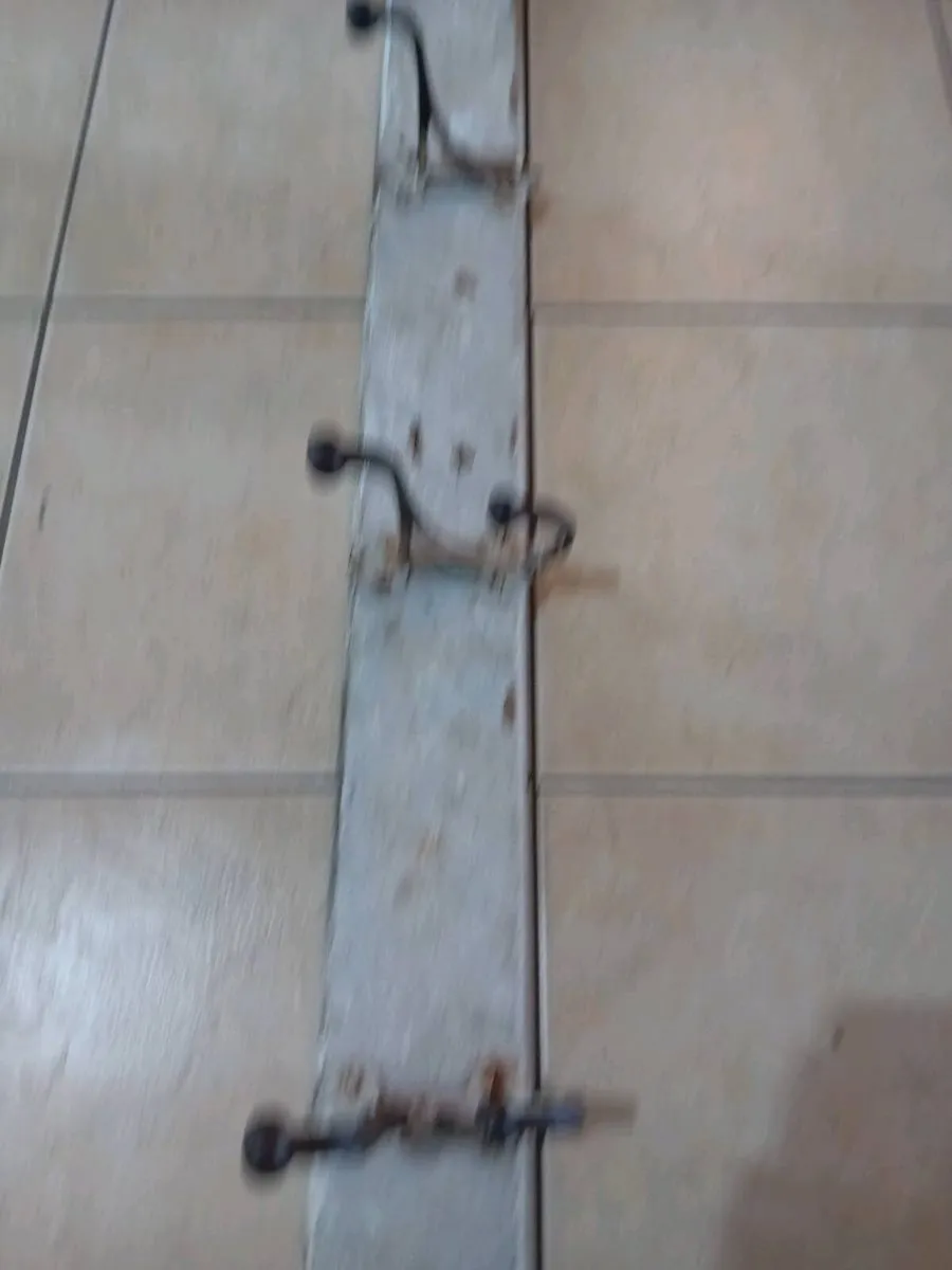 ANTIQUE AND COLLECTABLES - Image 3