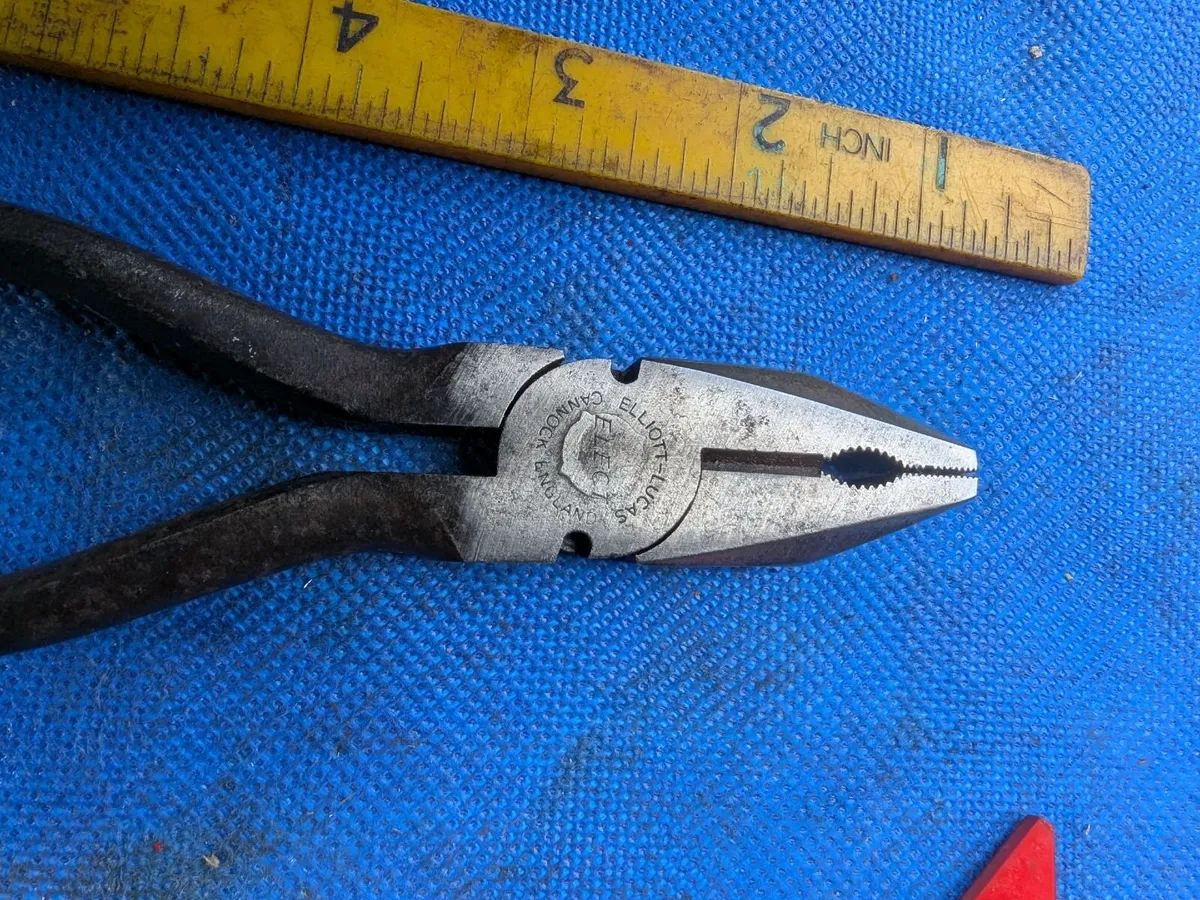 2 Pliers by Lucas Elliot - Image 3