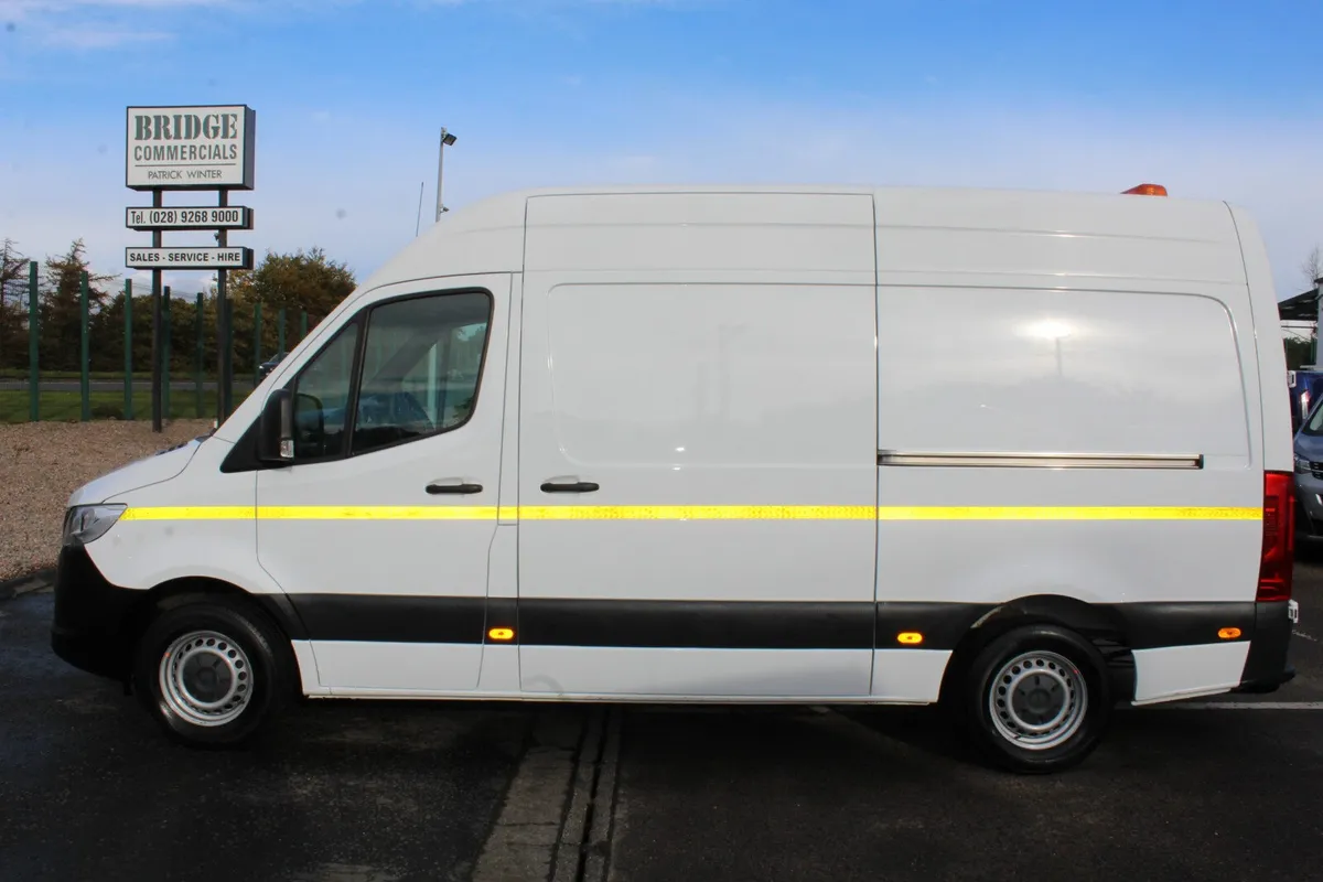 2023 Mercedes-Benz Sprinter 315 L2H2 - Image 3
