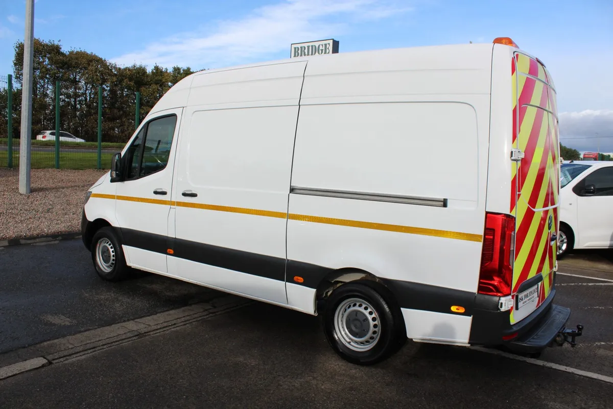 2023 Mercedes-Benz Sprinter 315 L2H2 - Image 4