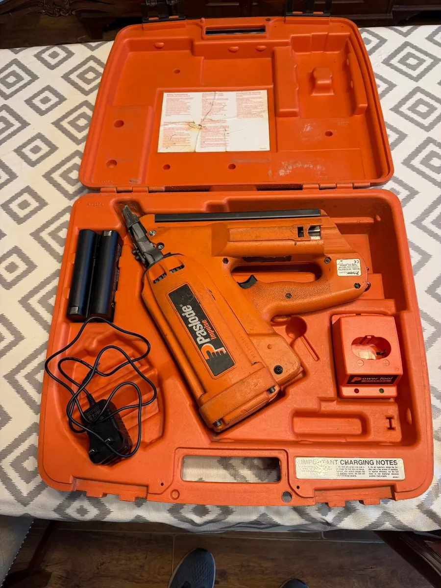 Paslode IM350 nail gun - Image 1