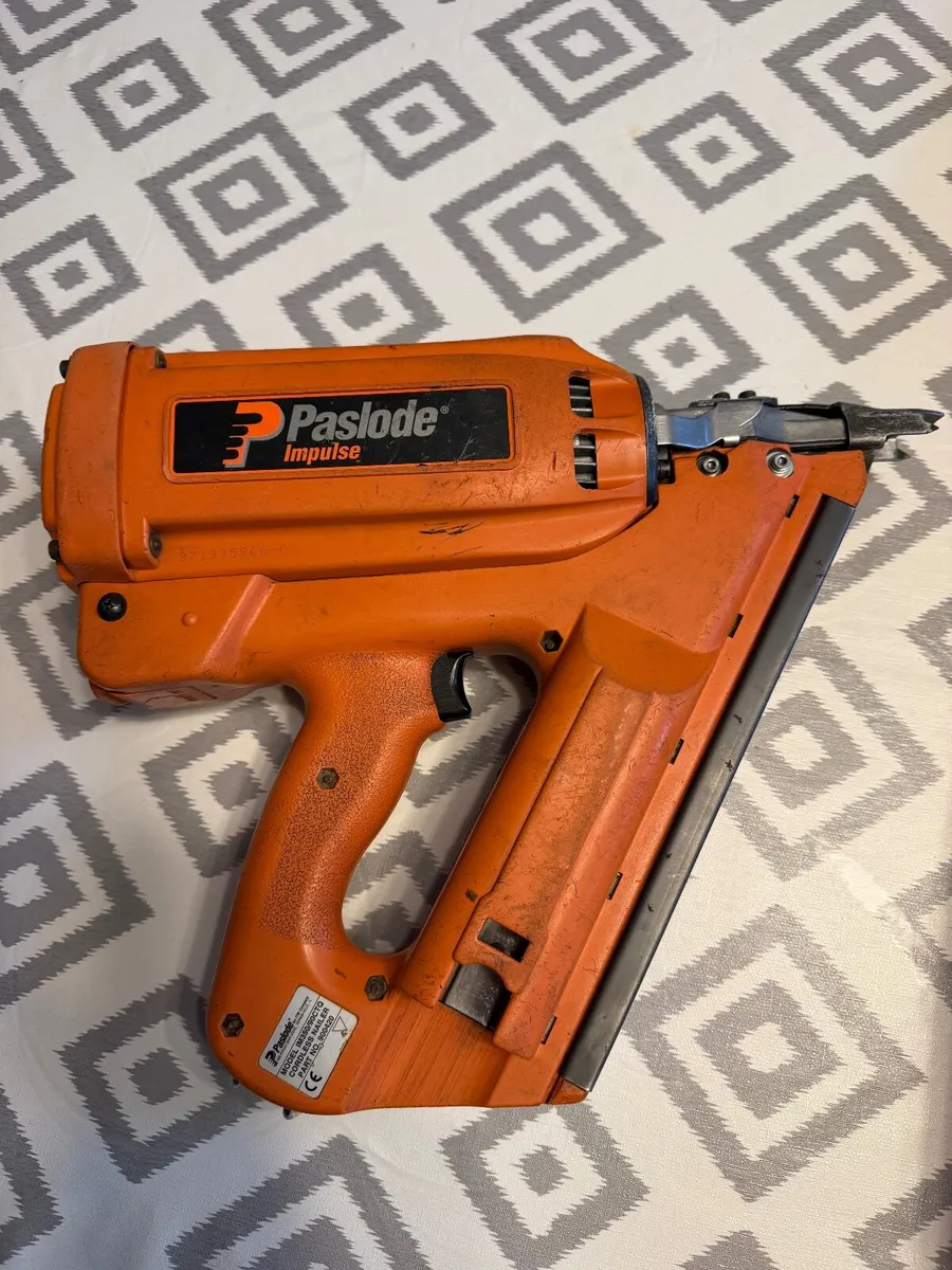 Paslode IM350 nail gun - Image 2