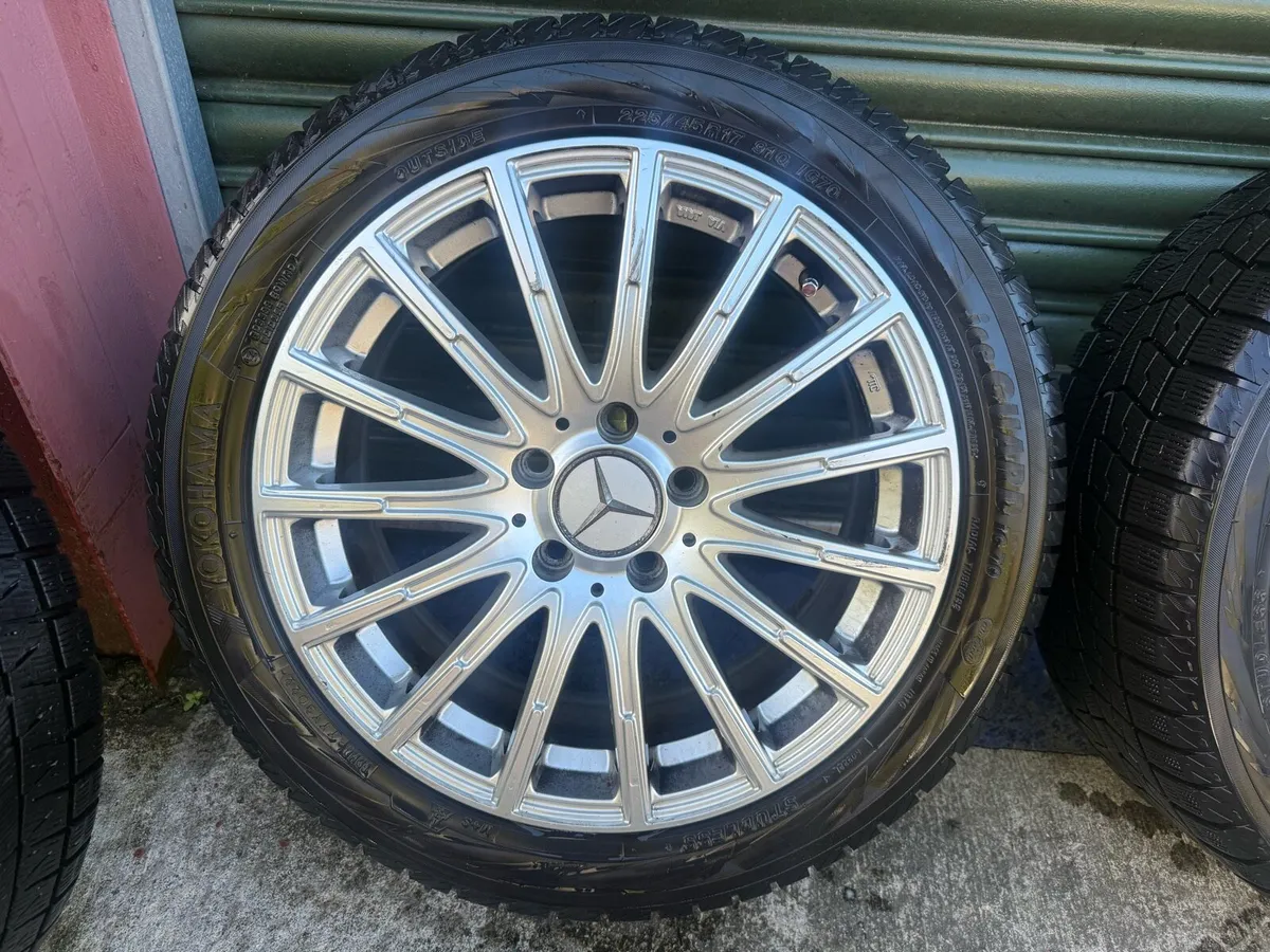 Mercedes 17” alloys brand new tires - Image 4