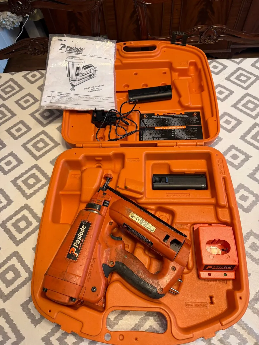 Paslode IM250A angled 2nd fix nail gun - Image 1