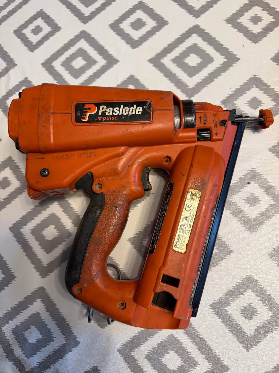 Paslode IM250A angled 2nd fix nail gun - Image 2