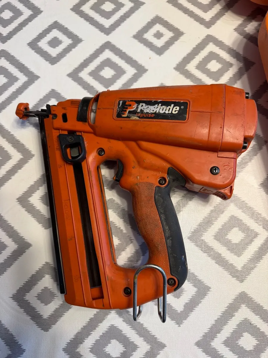 Paslode IM250A angled 2nd fix nail gun - Image 3