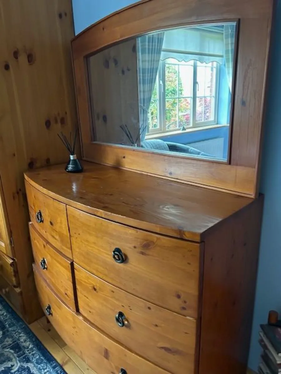Solid wood bedroom chest of drawers - Image 2
