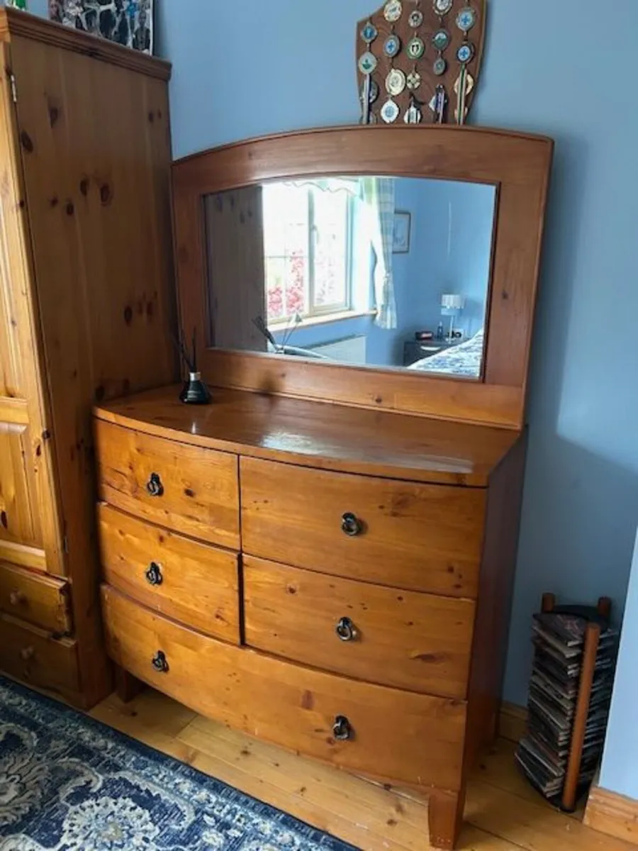 Solid wood bedroom chest of drawers - Image 3