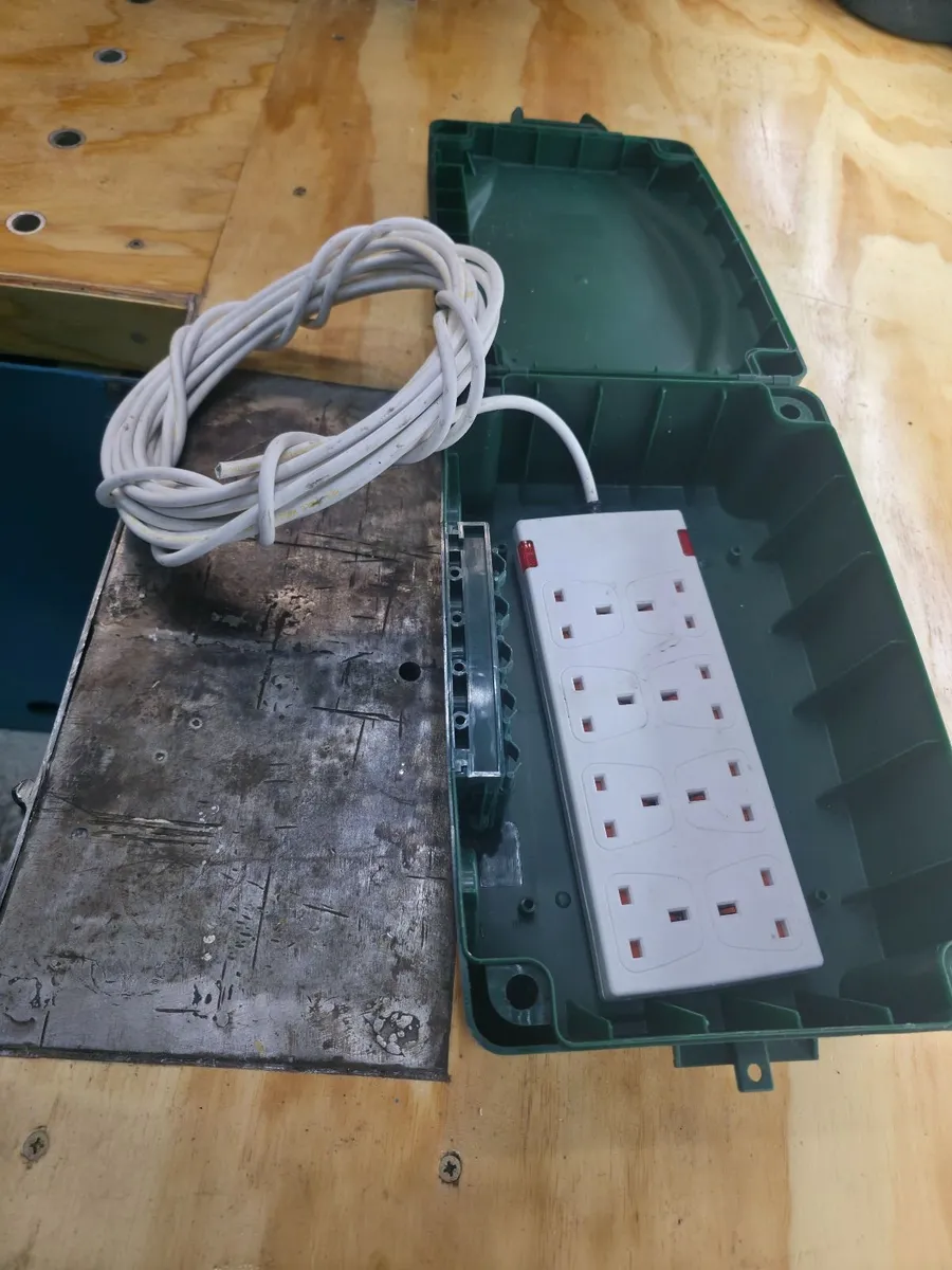Outdoor power supply - Image 1