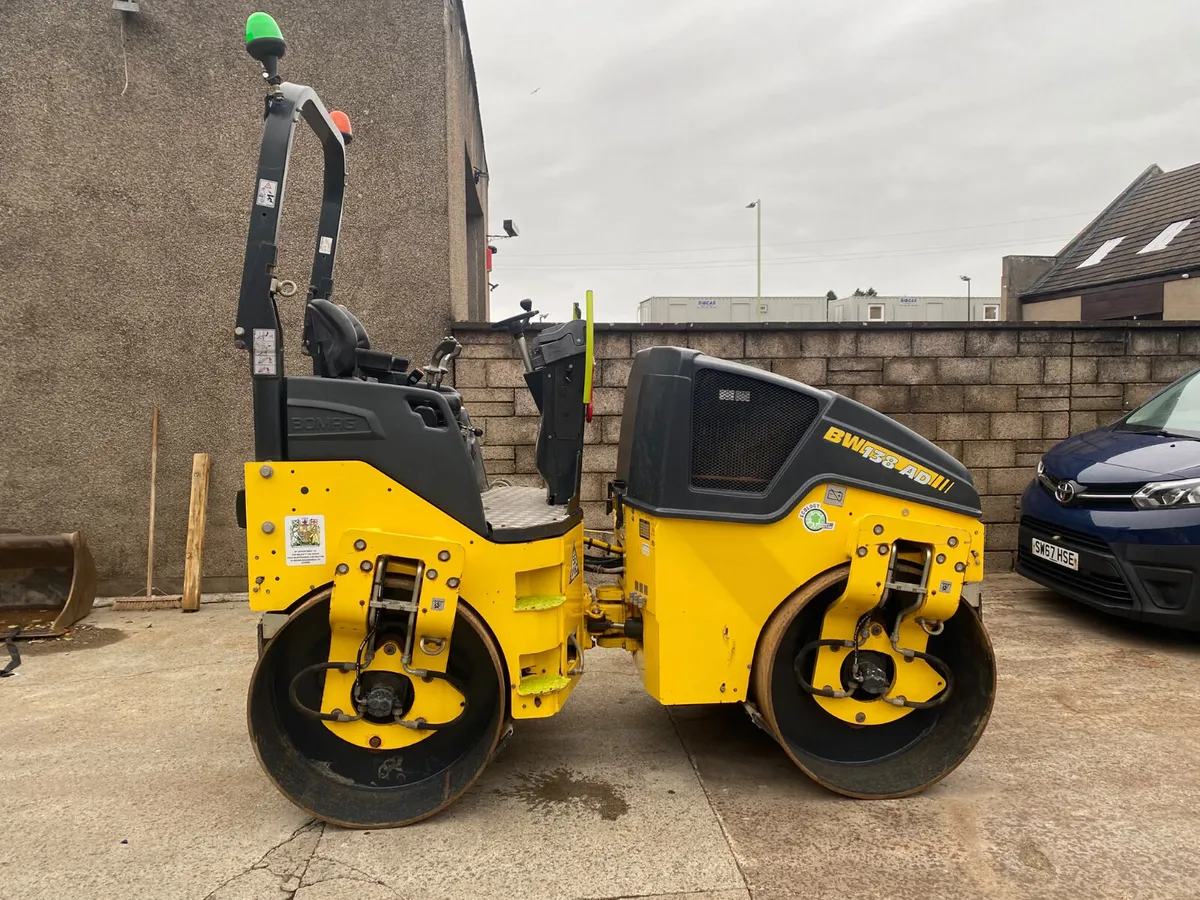 2020 Bomag Roller (5Ton) 967 HRS - Image 3