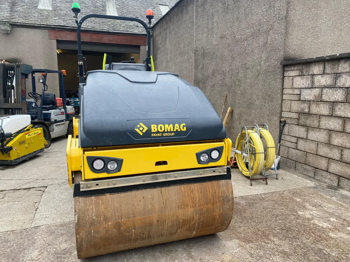 2020 Bomag Roller (5Ton) 967 HRS - Image 2