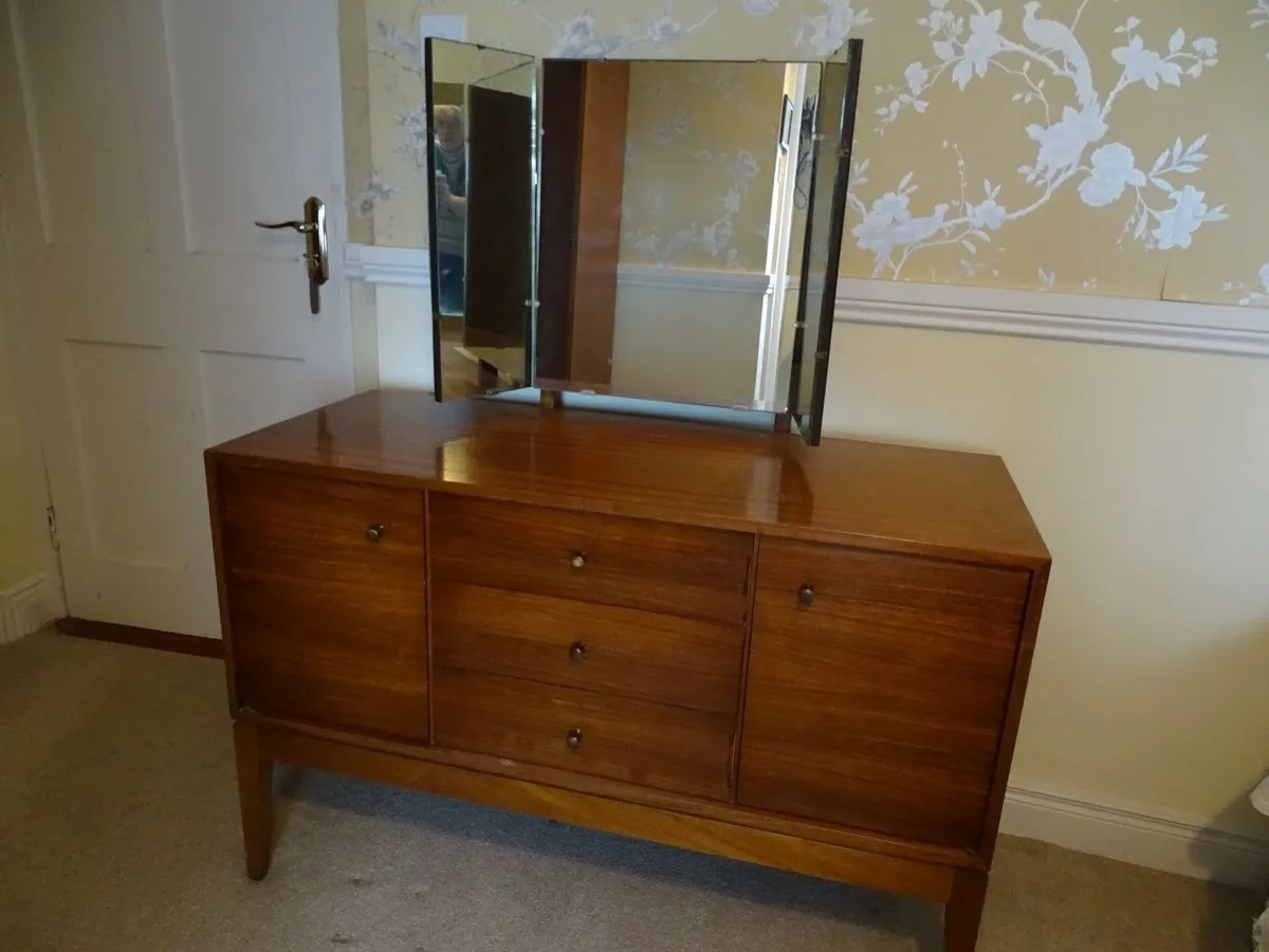 Retro dressing table & Wardrobe - Image 1