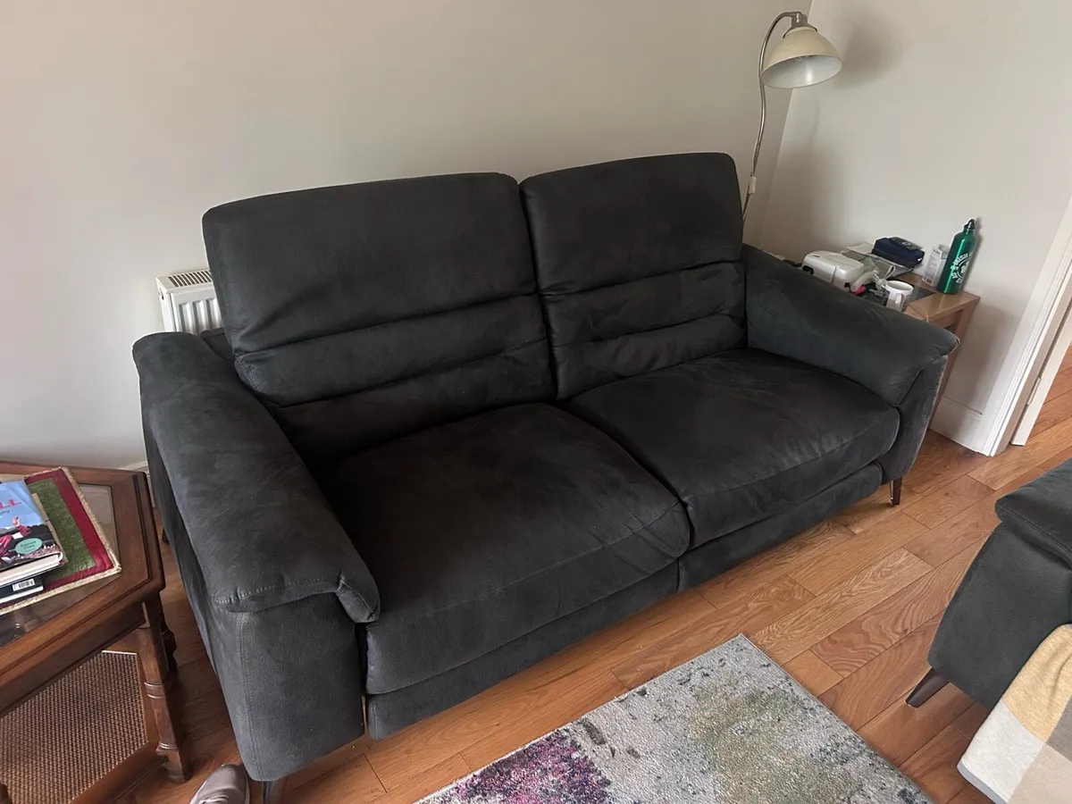 Recliner Sofa - Excellent condition - Image 1