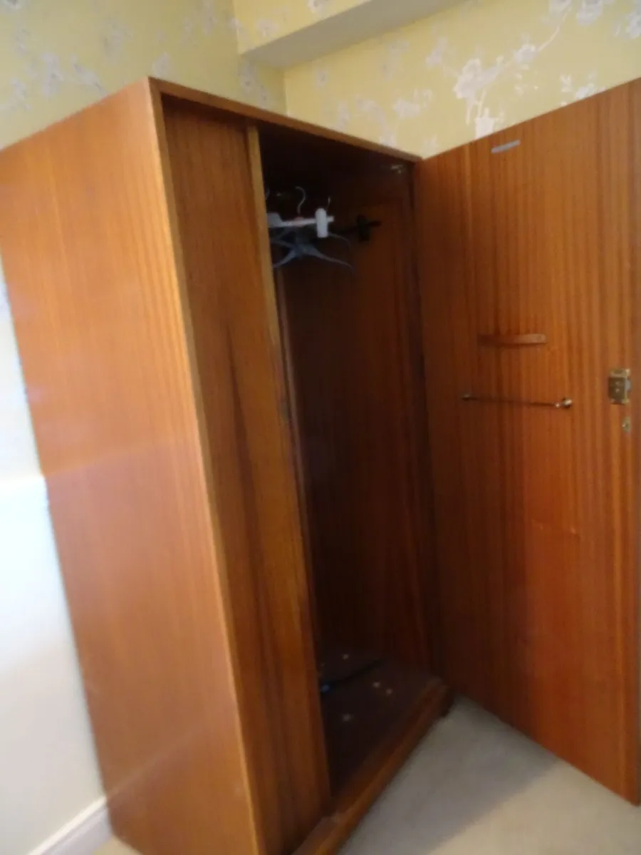 Retro dressing table & Wardrobe - Image 4