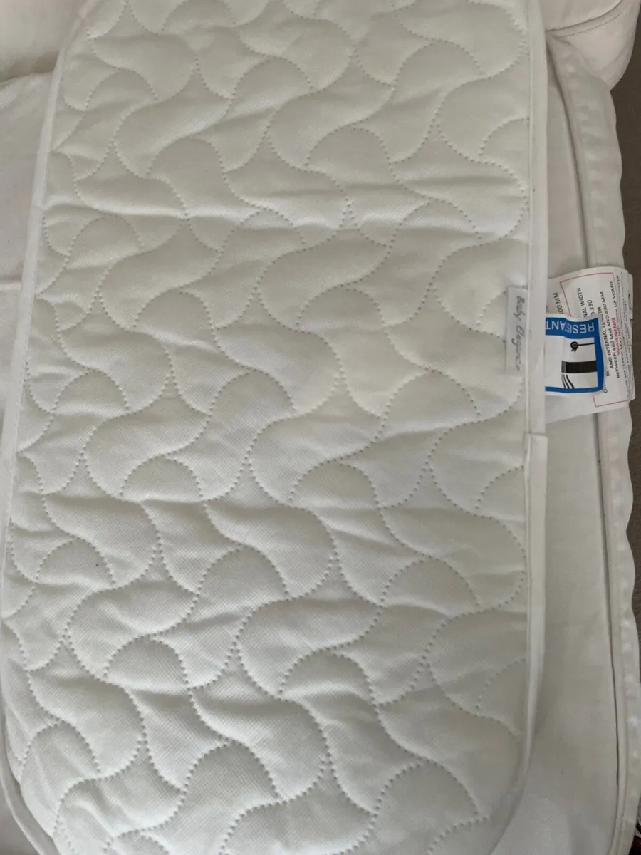 Bassinet and custom frame Uppababy / day bed - Image 3