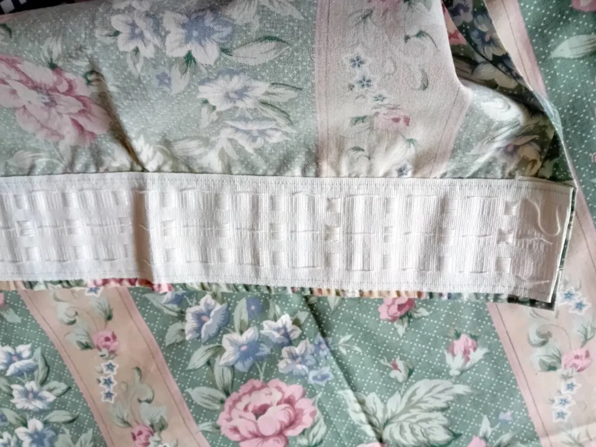 Curtains - Image 2